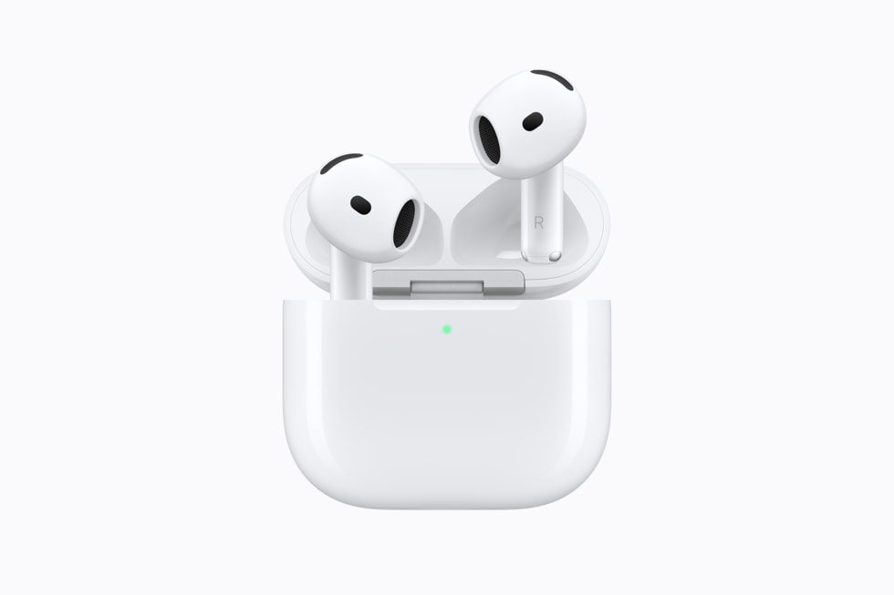 Наушники AirPods 5 в открытом зарядном футляре