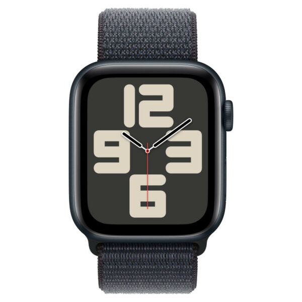 Apple Watch SE 3, 40 мм корпус из алюминия цвета Темная ночь, спортивный ремешок цвета темная ночь